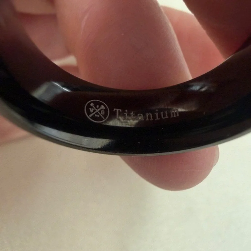 Men's Black Titanium Wedding‎ Band Brushed Finish Beveled Edges Ring